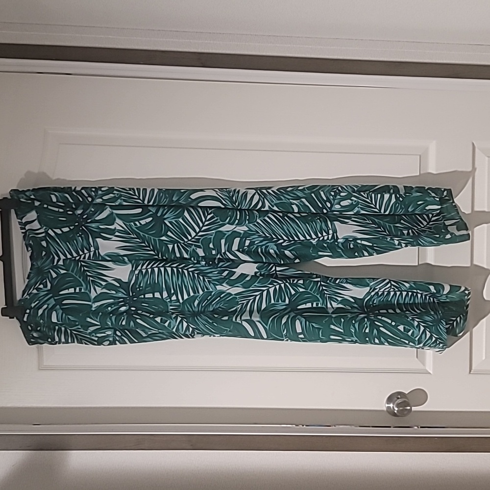 NWOT Ashley Stewart PlusGreen and white tropical Palazzo Wide Leg pants Sz 18/20